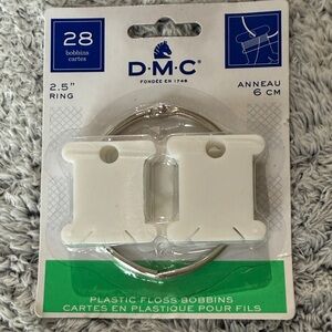 DMC Plastic Floss Bobbins. 28 bobbins cartes, 2.5” Ring. Anneau 6 cm. NWOT